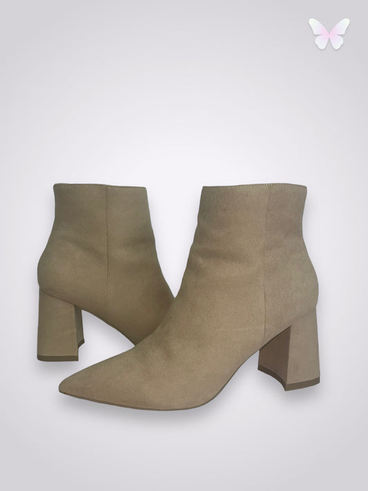 Beige heeled ankle boots | 40